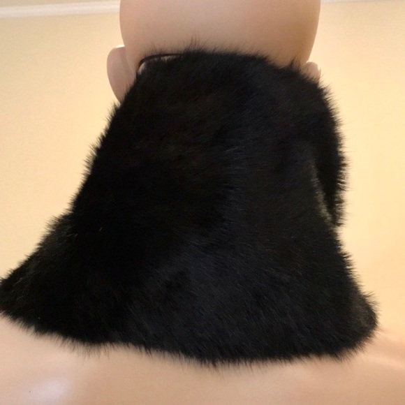 NWOT rabbit fur scarf w/detachable brooch - Picture 6 of 8